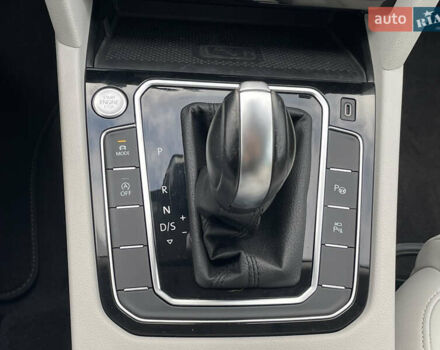 Синий Фольксваген Пассат, объемом двигателя 2 л и пробегом 154 тыс. км за 28439 $, фото 53 на Automoto.ua