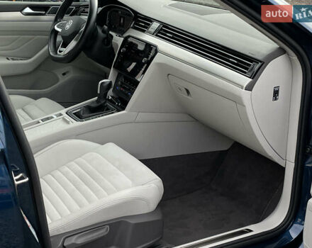 Синий Фольксваген Пассат, объемом двигателя 2 л и пробегом 154 тыс. км за 28439 $, фото 38 на Automoto.ua