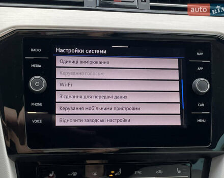 Синий Фольксваген Пассат, объемом двигателя 2 л и пробегом 154 тыс. км за 28439 $, фото 70 на Automoto.ua