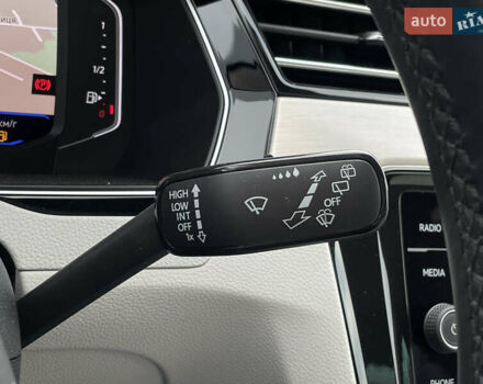 Синий Фольксваген Пассат, объемом двигателя 2 л и пробегом 154 тыс. км за 28439 $, фото 50 на Automoto.ua