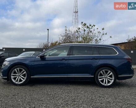 Синий Фольксваген Пассат, объемом двигателя 2 л и пробегом 154 тыс. км за 28439 $, фото 4 на Automoto.ua