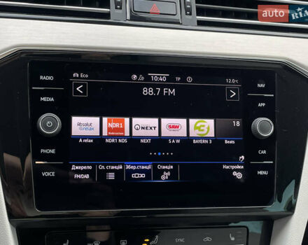 Синий Фольксваген Пассат, объемом двигателя 2 л и пробегом 154 тыс. км за 28439 $, фото 64 на Automoto.ua