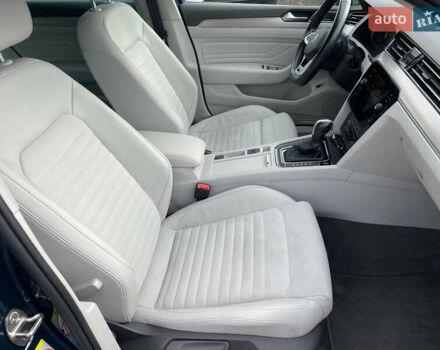 Синий Фольксваген Пассат, объемом двигателя 2 л и пробегом 154 тыс. км за 28439 $, фото 40 на Automoto.ua