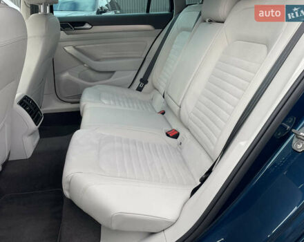 Синий Фольксваген Пассат, объемом двигателя 2 л и пробегом 154 тыс. км за 28439 $, фото 29 на Automoto.ua