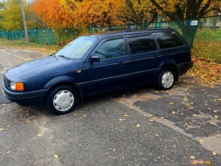 Синий Фольксваген Пассат, объемом двигателя 1.8 л и пробегом 300 тыс. км за 1150 $, фото 1 на Automoto.ua