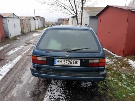 Синий Фольксваген Пассат, объемом двигателя 1.8 л и пробегом 333 тыс. км за 1300 $, фото 1 на Automoto.ua