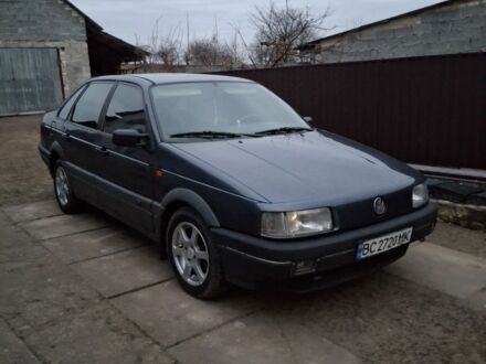 Синий Фольксваген Пассат, объемом двигателя 1.8 л и пробегом 320 тыс. км за 2200 $, фото 1 на Automoto.ua