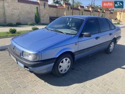 Фольксваген Пассат 1988 в Измаиле на Automoto.ua Синий Фольксваген Пассат, объемом двигателя 1.6 л и пробегом 370 тыс. км за 2100 $, фото 1 на Automoto.ua
