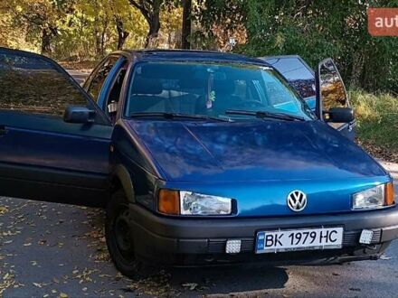 Фольксваген Пассат 1989 в Ровно на Automoto.ua Синий Фольксваген Пассат, объемом двигателя 1.8 л и пробегом 435 тыс. км за 2199 $, фото 1 на Automoto.ua