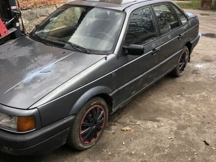 Фольксваген Пассат 1989 в Яворове на Automoto.ua Синий Фольксваген Пассат, объемом двигателя 1.8 л и пробегом 585 тыс. км за 700 $, фото 1 на Automoto.ua
