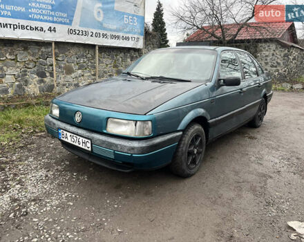 Синий Фольксваген Пассат, объемом двигателя 1.8 л и пробегом 490 тыс. км за 1400 $, фото 1 на Automoto.ua