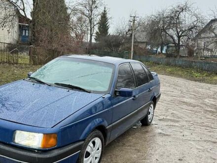 Синий Фольксваген Пассат, объемом двигателя 1.6 л и пробегом 300 тыс. км за 1550 $, фото 1 на Automoto.ua