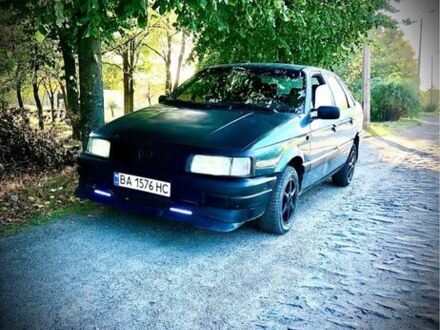 Синий Фольксваген Пассат, объемом двигателя 1.8 л и пробегом 470 тыс. км за 875 $, фото 1 на Automoto.ua