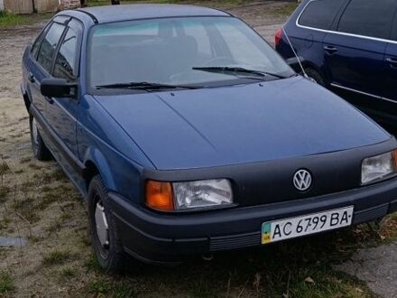 Синий Фольксваген Пассат, объемом двигателя 1.6 л и пробегом 295 тыс. км за 1000 $, фото 1 на Automoto.ua