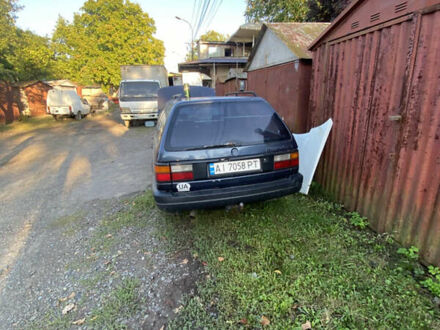 Фольксваген Пассат 1989 у Ужгороді на Automoto.ua Синій Фольксваген Пассат, об'ємом двигуна 1.8 л та пробігом 888 тис. км за 900 $, фото 1 на Automoto.ua