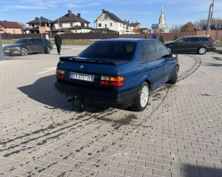 Синий Фольксваген Пассат, объемом двигателя 1.6 л и пробегом 350 тыс. км за 800 $, фото 1 на Automoto.ua