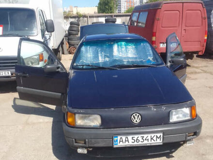 Синий Фольксваген Пассат, объемом двигателя 1.6 л и пробегом 430 тыс. км за 2200 $, фото 1 на Automoto.ua