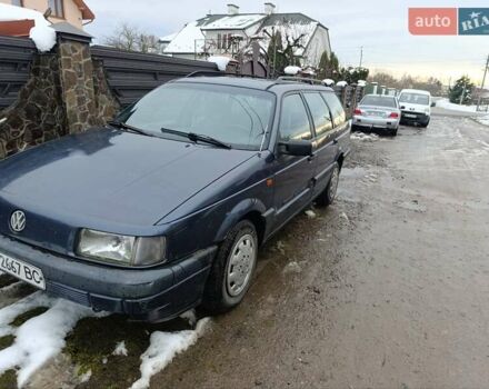 Синий Фольксваген Пассат, объемом двигателя 1.8 л и пробегом 280 тыс. км за 1100 $, фото 1 на Automoto.ua