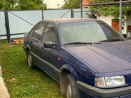 Фольксваген Пассат 1990 в Погребище на Automoto.ua Синий Фольксваген Пассат, объемом двигателя 1.8 л и пробегом 300 тыс. км за 1500 $, фото 1 на Automoto.ua
