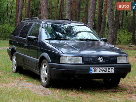 Фольксваген Пассат 1990 в Кременце на Automoto.ua Синий Фольксваген Пассат, объемом двигателя 2 л и пробегом 300 тыс. км за 1750 $, фото 1 на Automoto.ua