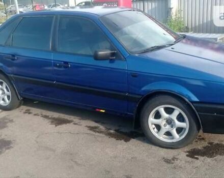 Синий Фольксваген Пассат, объемом двигателя 1.8 л и пробегом 155 тыс. км за 3200 $, фото 1 на Automoto.ua