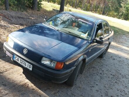 Синий Фольксваген Пассат, объемом двигателя 1.8 л и пробегом 370 тыс. км за 1900 $, фото 1 на Automoto.ua