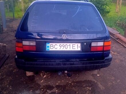 Синий Фольксваген Пассат, объемом двигателя 1.8 л и пробегом 222 тыс. км за 1100 $, фото 1 на Automoto.ua