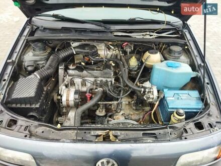 Синий Фольксваген Пассат, объемом двигателя 1.8 л и пробегом 399 тыс. км за 2500 $, фото 1 на Automoto.ua