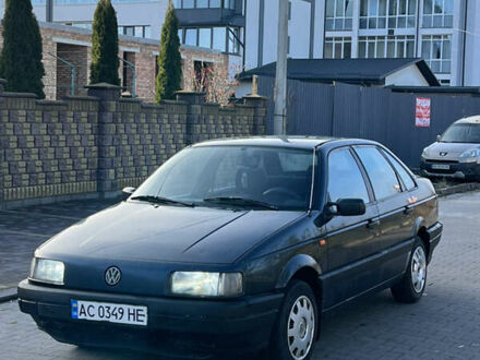 Синий Фольксваген Пассат, объемом двигателя 1.8 л и пробегом 380 тыс. км за 1400 $, фото 1 на Automoto.ua