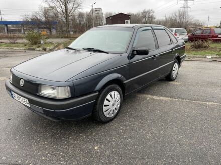 Синій Фольксваген Пассат, об'ємом двигуна 2 л та пробігом 300 тис. км за 1950 $, фото 1 на Automoto.ua