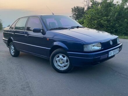 Фольксваген Пассат 1993 в Чернобае на Automoto.ua Синий Фольксваген Пассат, объемом двигателя 1.8 л и пробегом 200 тыс. км за 1500 $, фото 1 на Automoto.ua