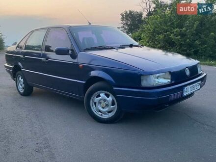 Фольксваген Пассат 1993 в Чернобае на Automoto.ua Синий Фольксваген Пассат, объемом двигателя 1.8 л и пробегом 200 тыс. км за 1300 $, фото 1 на Automoto.ua