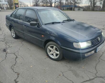 Синий Фольксваген Пассат, объемом двигателя 1.8 л и пробегом 334 тыс. км за 2500 $, фото 1 на Automoto.ua