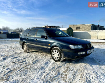 Синий Фольксваген Пассат, объемом двигателя 1.6 л и пробегом 285 тыс. км за 2750 $, фото 1 на Automoto.ua