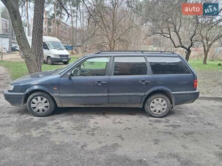 Синий Фольксваген Пассат, объемом двигателя 1.6 л и пробегом 285 тыс. км за 2500 $, фото 1 на Automoto.ua