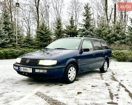 Синий Фольксваген Пассат, объемом двигателя 1.6 л и пробегом 350 тыс. км за 2850 $, фото 1 на Automoto.ua