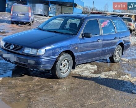 Синий Фольксваген Пассат, объемом двигателя 1.8 л и пробегом 400 тыс. км за 1250 $, фото 1 на Automoto.ua