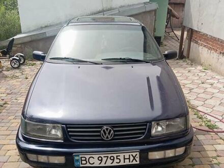 Синий Фольксваген Пассат, объемом двигателя 2 л и пробегом 350 тыс. км за 1700 $, фото 1 на Automoto.ua