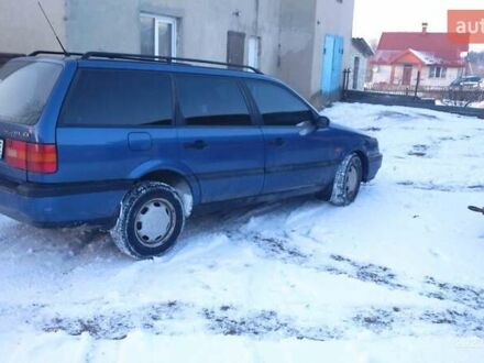 Синий Фольксваген Пассат, объемом двигателя 1.8 л и пробегом 411 тыс. км за 2200 $, фото 1 на Automoto.ua