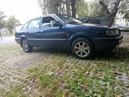 Синий Фольксваген Пассат, объемом двигателя 2 л и пробегом 370 тыс. км за 2000 $, фото 1 на Automoto.ua