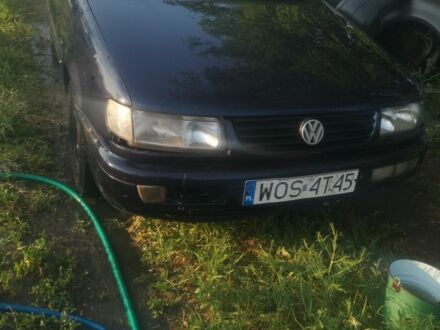 Фольксваген Пассат 1995 в Славянске на Automoto.ua Синий Фольксваген Пассат, объемом двигателя 0 л и пробегом 33 тыс. км за 1118 $, фото 1 на Automoto.ua