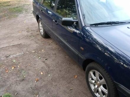 Синий Фольксваген Пассат, объемом двигателя 1.8 л и пробегом 179 тыс. км за 3000 $, фото 1 на Automoto.ua