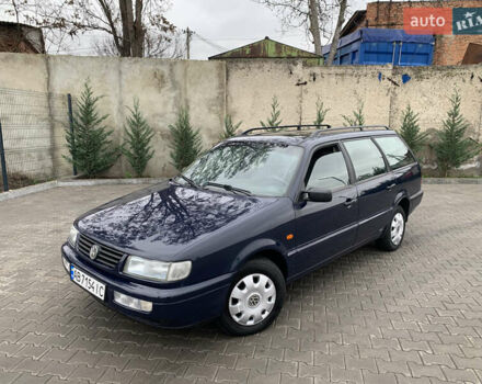 Синий Фольксваген Пассат, объемом двигателя 1.78 л и пробегом 350 тыс. км за 2100 $, фото 1 на Automoto.ua