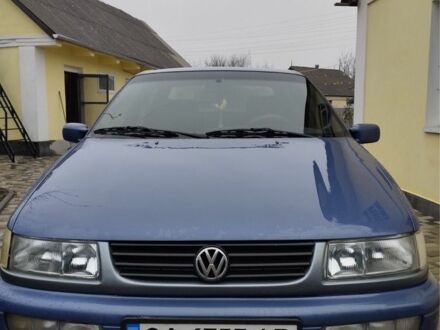 Синий Фольксваген Пассат, объемом двигателя 1.8 л и пробегом 368 тыс. км за 2200 $, фото 1 на Automoto.ua