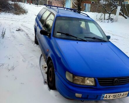 Синий Фольксваген Пассат, объемом двигателя 1.9 л и пробегом 300 тыс. км за 700 $, фото 1 на Automoto.ua