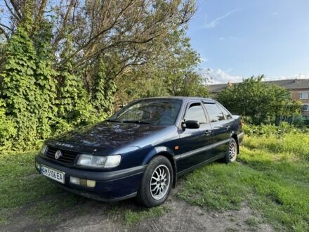 Фольксваген Пассат 1996 у Попольне на Automoto.ua Синій Фольксваген Пассат, об'ємом двигуна 1.8 л та пробігом 291 тис. км за 2600 $, фото 1 на Automoto.ua