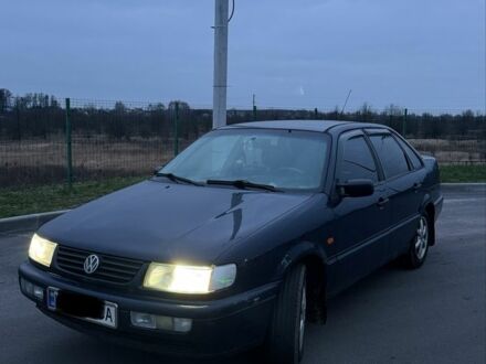 Синій Фольксваген Пассат, об'ємом двигуна 2 л та пробігом 369 тис. км за 2100 $, фото 1 на Automoto.ua