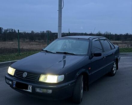 Синій Фольксваген Пассат, об'ємом двигуна 2 л та пробігом 369 тис. км за 2100 $, фото 1 на Automoto.ua