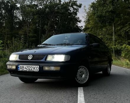 Синий Фольксваген Пассат, объемом двигателя 1.8 л и пробегом 330 тыс. км за 3000 $, фото 1 на Automoto.ua