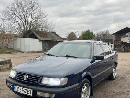 Синий Фольксваген Пассат, объемом двигателя 1.8 л и пробегом 300 тыс. км за 2550 $, фото 1 на Automoto.ua